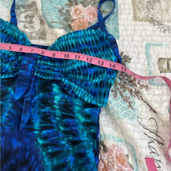 Miraclesuit The Beach Goes On Pinup One Piece Bathing Suit - Picture 5 of 7